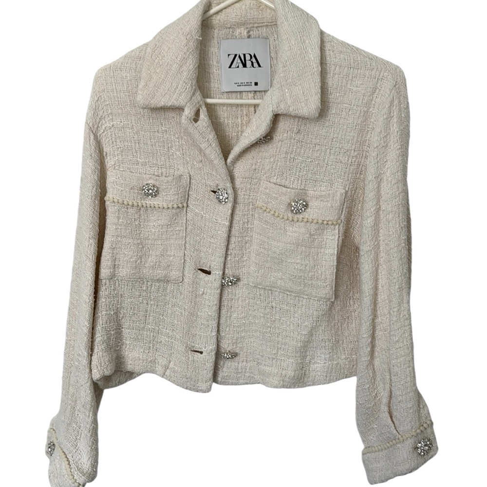 Zara Cream Blazer with Notched Lapel and Cropped Style